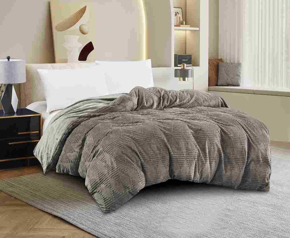 Lyra Winter Comforter