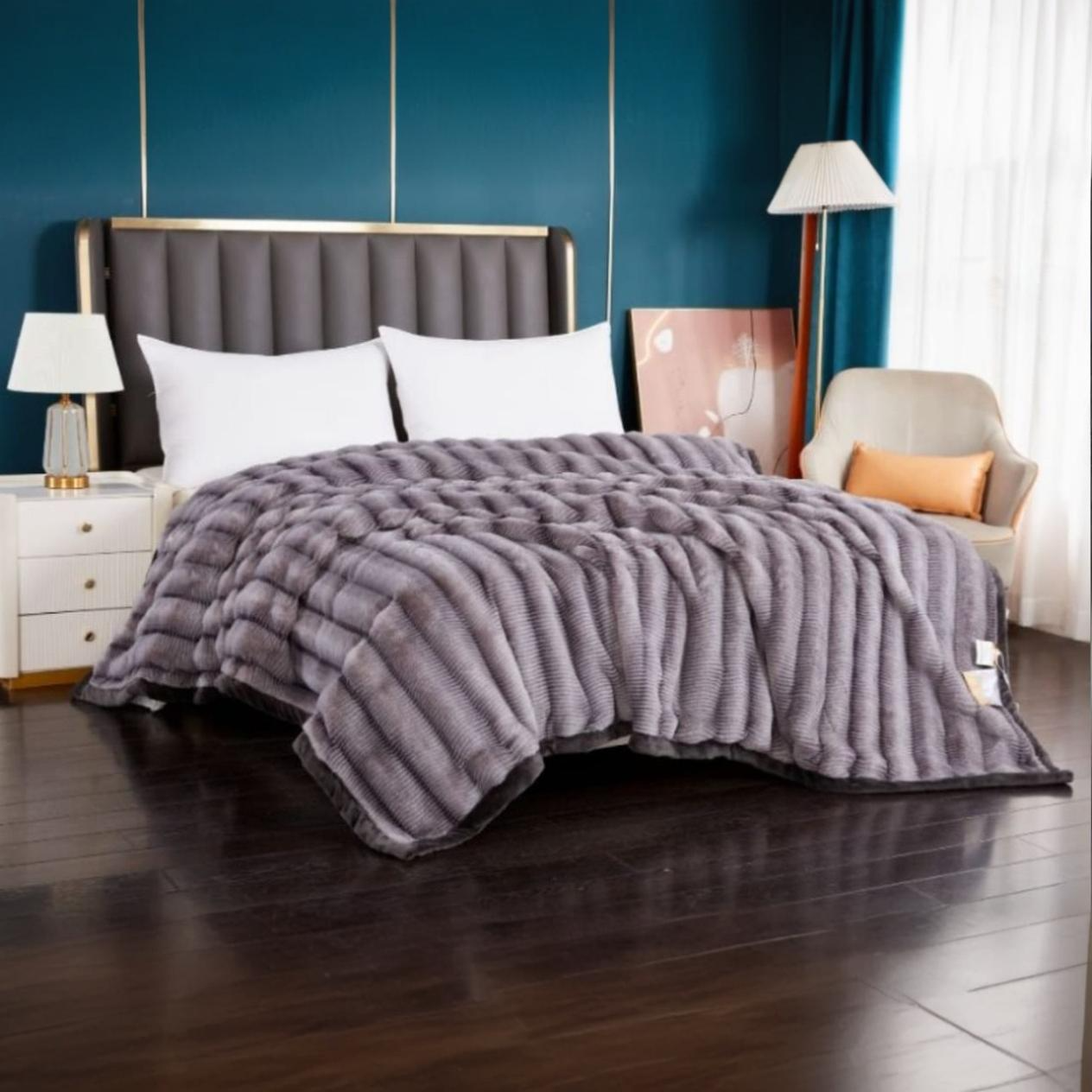 Claire Blanket
