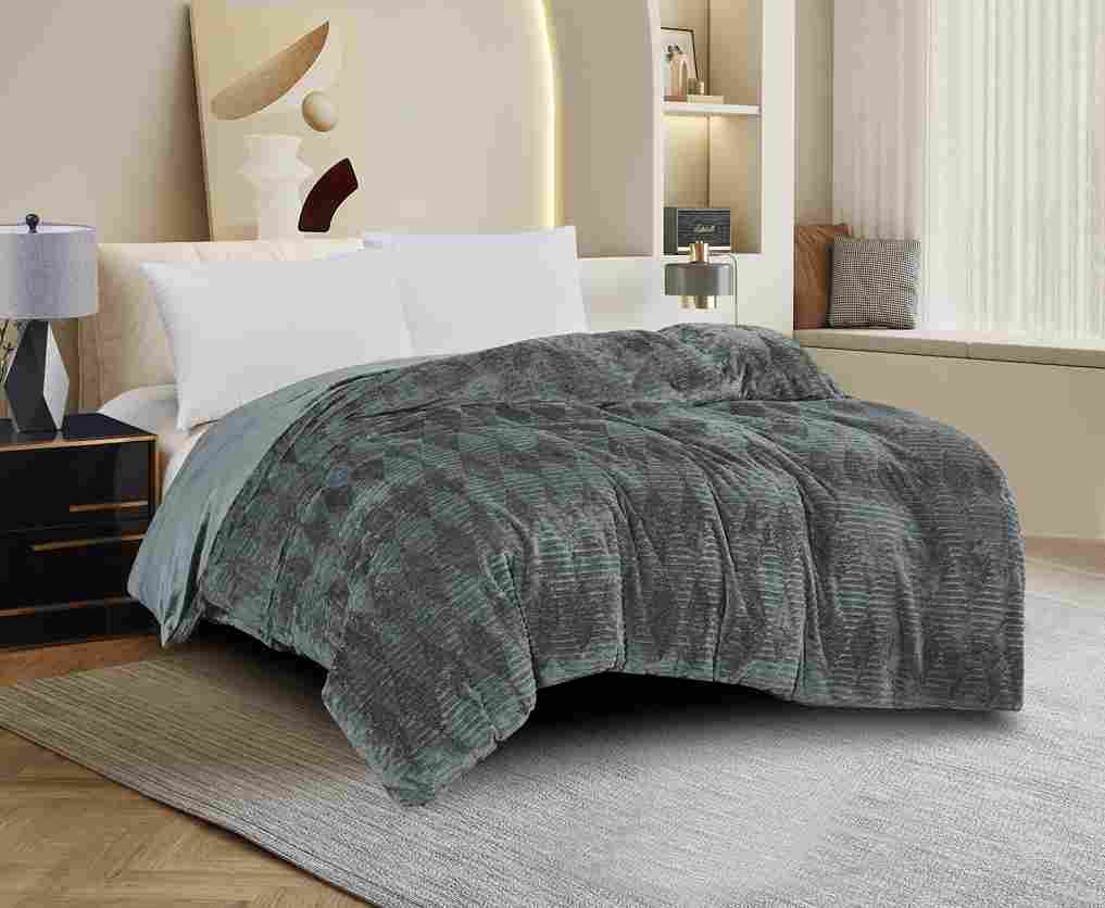 Lyra Winter Comforter
