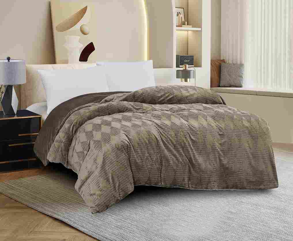 Lyra Winter Comforter